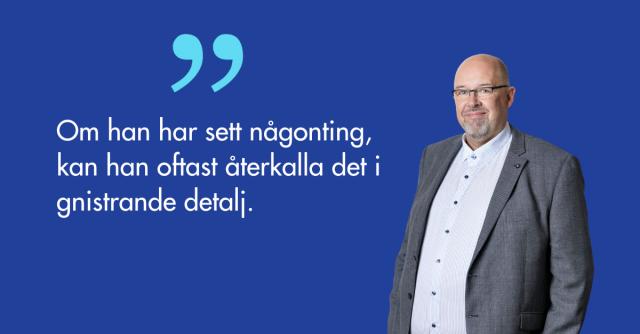 Marcus Rosenlund och citatet Om han har sett någonting, kan han oftast återkalla det i gnistrande detalj.